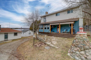 Lakehouse chalet on Sky Lake Ontario 5 bedrooms